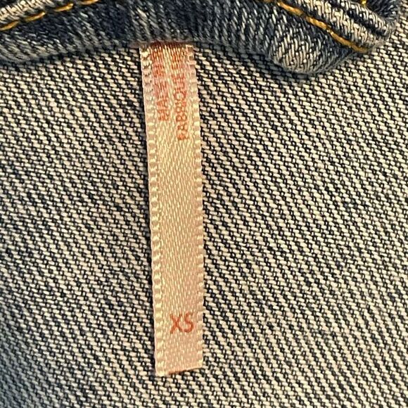 Free People Studded Denim Trucker Jacket Blue Medium Wash Distressed Denim XS - Picture 10 of 13
